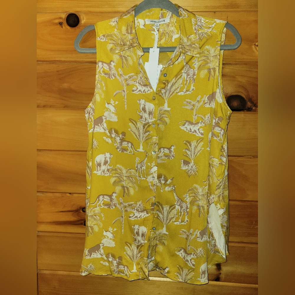 💰⏳️Rose And Olive Fun Animal Print Sleeveless Button Down Top NWT size Small